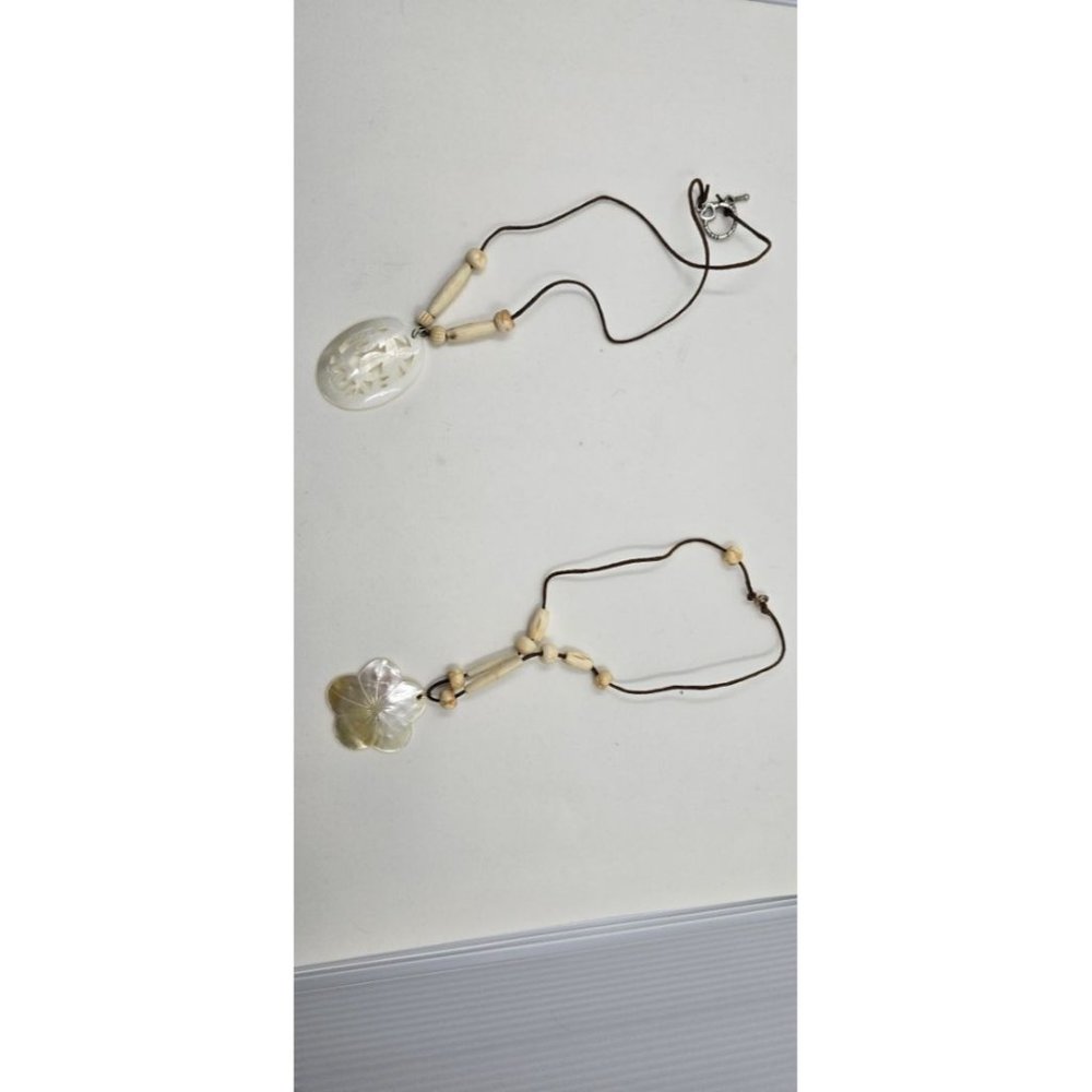 2 conch necklaces, one beach scene, one flower - Picture 1 of 3